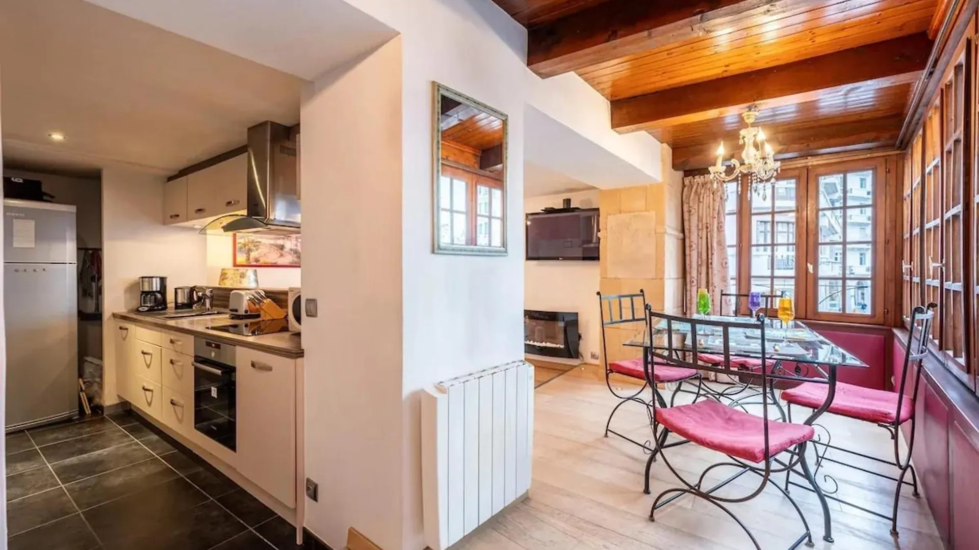 Apartment Appartement Chaleureux A Annecy 63 M² Cheminee